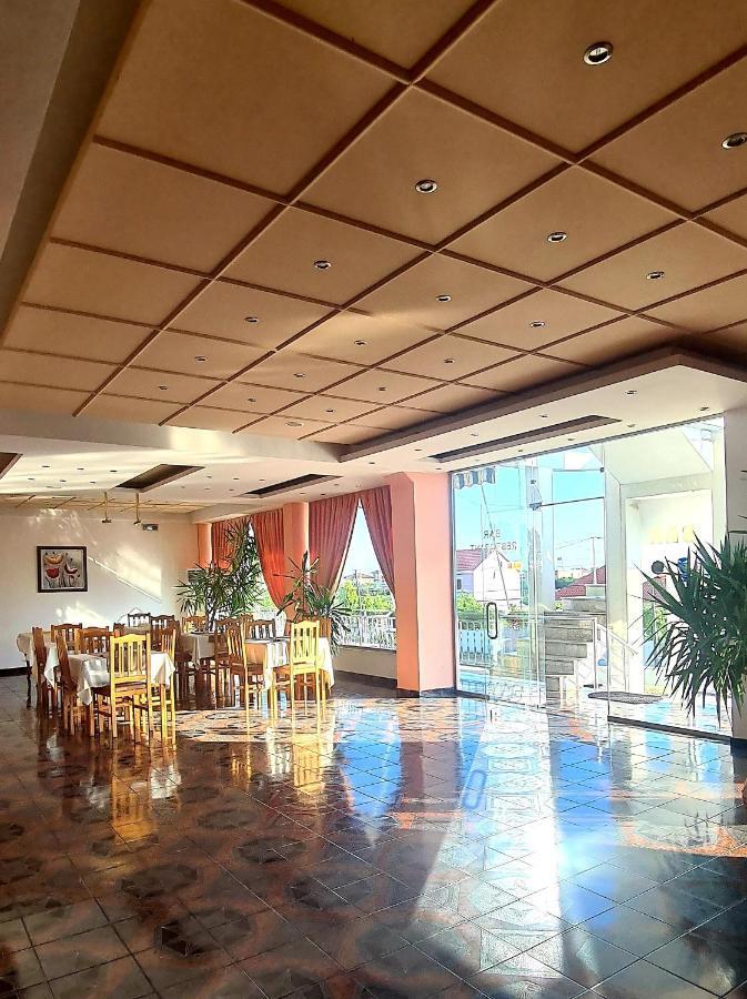 Hotel Nicola Lezha Kültér fotó